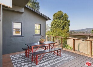 2467 Silver Ridge Ave in Los Angeles, CA - Building Photo - Building Photo