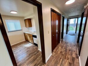 1318 1st St in Cheney, WA - Foto de edificio - Building Photo