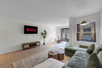 626 Adelaide St W in Toronto, ON - Building Photo - Building Photo