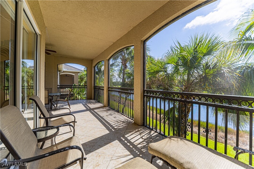 9224 Campanile Cir in Naples, FL - Building Photo