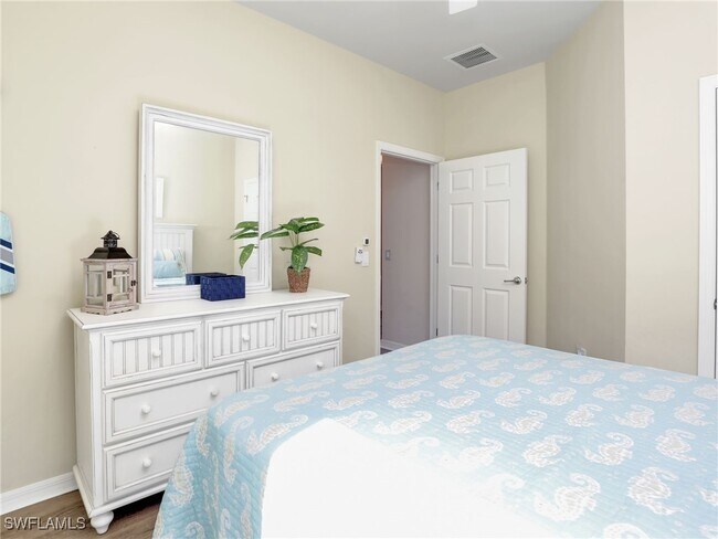 15100 Danios Dr in Bonita Springs, FL - Building Photo - Building Photo