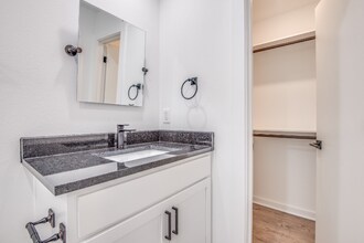 410 Lansing St in Dallas, TX - Building Photo - Building Photo