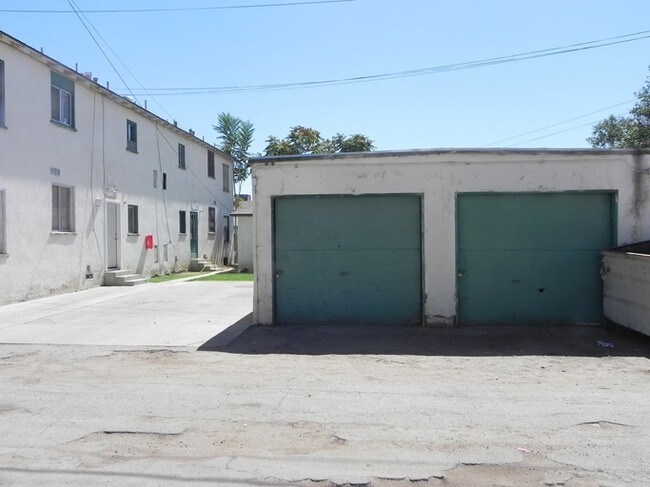 6 Plex NE of Bakersfield in Bakersfield, CA - Foto de edificio - Building Photo