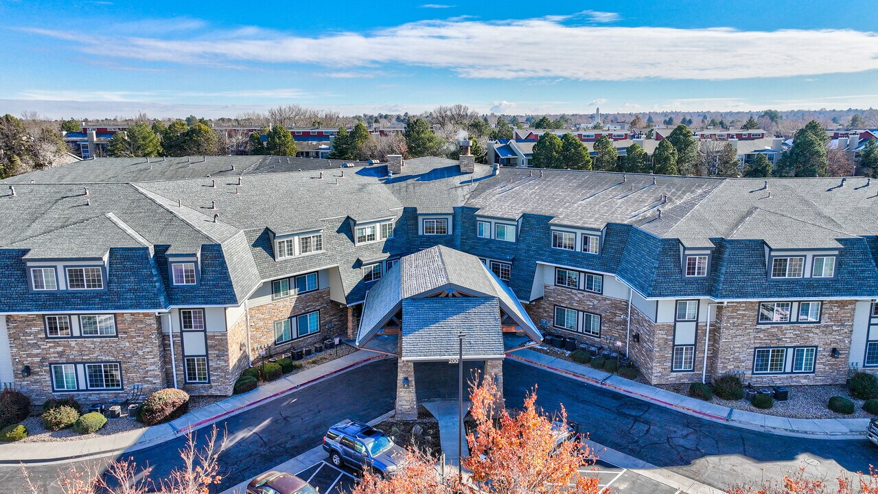 Pinewood Lodge in Aurora, CO - Building Photo