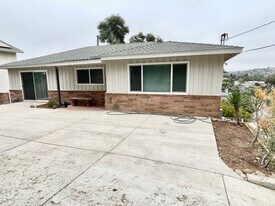 8862 Golf Dr in Spring Valley, CA - Building Photo