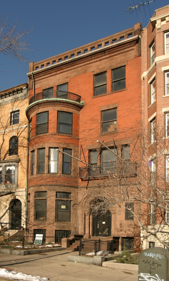 347 Commonwealth Ave in Boston, MA - Foto de edificio - Building Photo