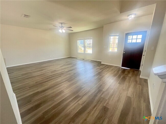302 Mossycup Dr in San Marcos, TX - Foto de edificio - Building Photo