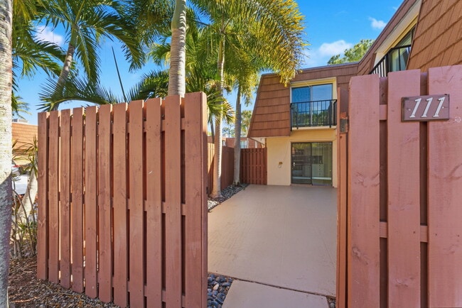 property at 1525 Augusta Cir