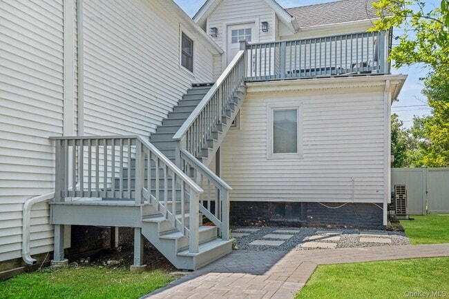 108 Sheridan Ave in Hewlett, NY - Building Photo - Building Photo