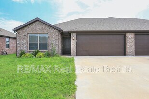 480 Rama St in Centerton, AR - Building Photo