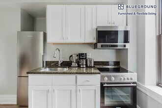 240 W 73rd St in New York, NY - Building Photo - Building Photo