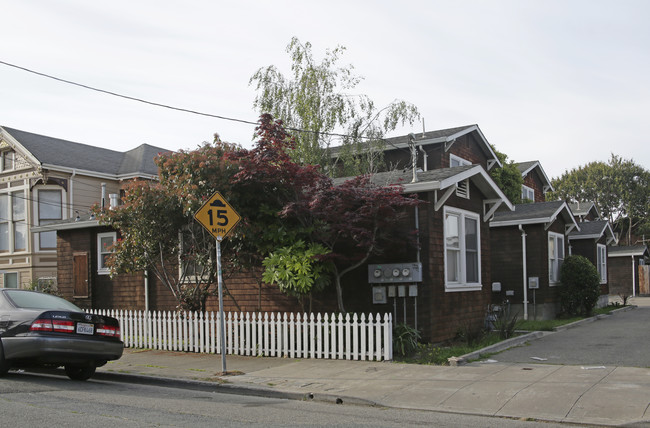 669 46th St in Oakland, CA - Foto de edificio - Building Photo