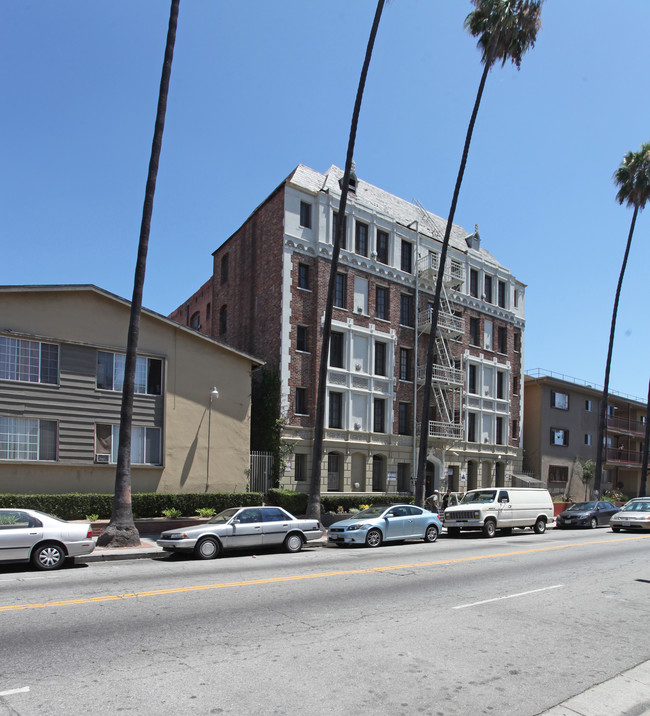 The Elmwood Apartments in Los Angeles, CA - Building Photo - Building Photo