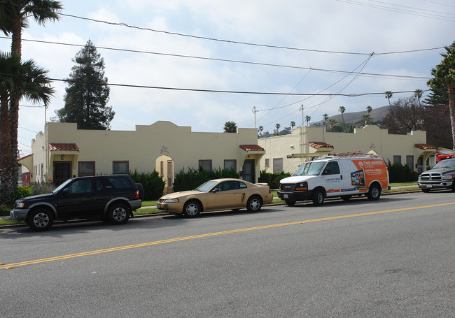 2090 Evans Ave in Ventura, CA - Foto de edificio - Building Photo