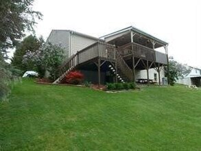 12 Brookside Ave W in Apalachin, NY - Foto de edificio - Building Photo