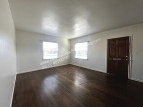 102 Palm Ct Dr in Santa Maria, CA - Building Photo - Building Photo