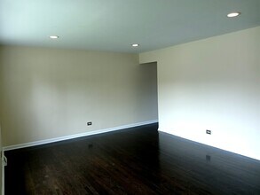 242 S Cherry St in Itasca, IL - Building Photo - Building Photo