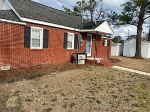 504 W 5th St in Pembroke, NC - Building Photo - Building Photo