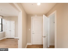 220 S 16th St in Philadelphia, PA - Building Photo - Building Photo