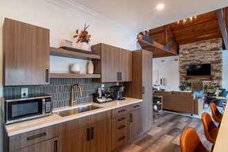 Houston Lake Apartments in Kathleen, GA - Foto de edificio - Building Photo