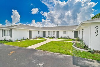 937 SE 23rd Pl in Cape Coral, FL - Building Photo - Building Photo