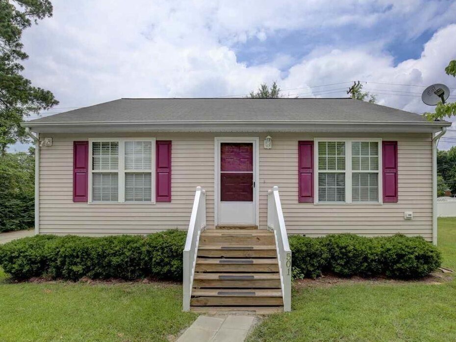 501 W Carver St in Durham, NC - Building Photo