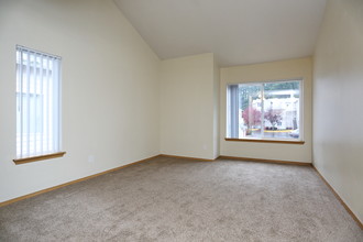 Fairway Apartments in Edmonds, WA - Building Photo - Interior Photo