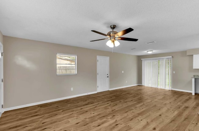 2006 E Humphrey St in Tampa, FL - Foto de edificio - Building Photo