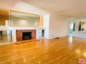 755 N Kenmore Ave in Los Angeles, CA - Building Photo - Building Photo