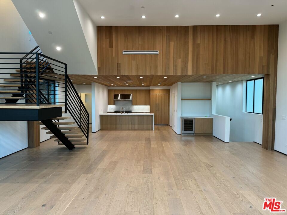 611 Broadway St in Los Angeles, CA - Building Photo