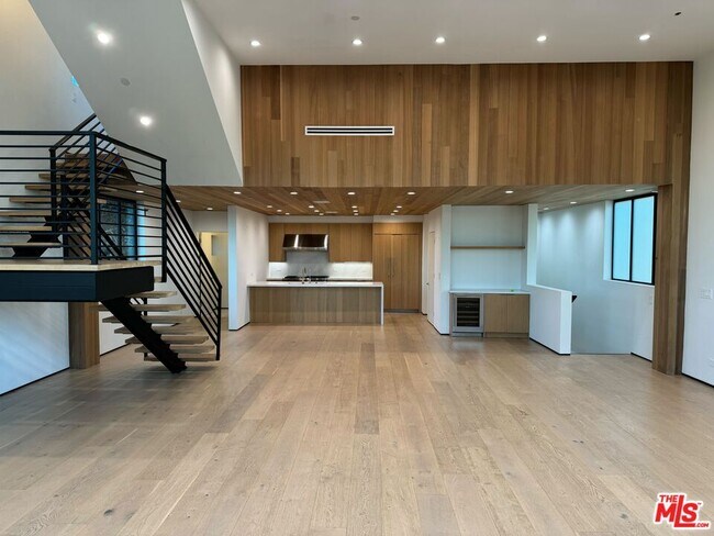 property at 611 Broadway St