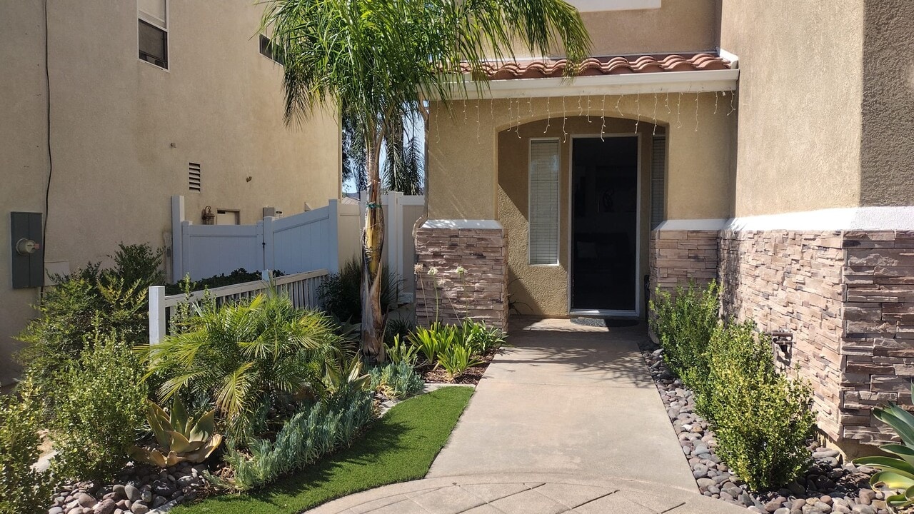 40035 Temecky Way in Murrieta, CA - Building Photo