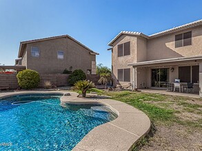 2071 E 36th Ave in Apache Junction, AZ - Foto de edificio - Building Photo