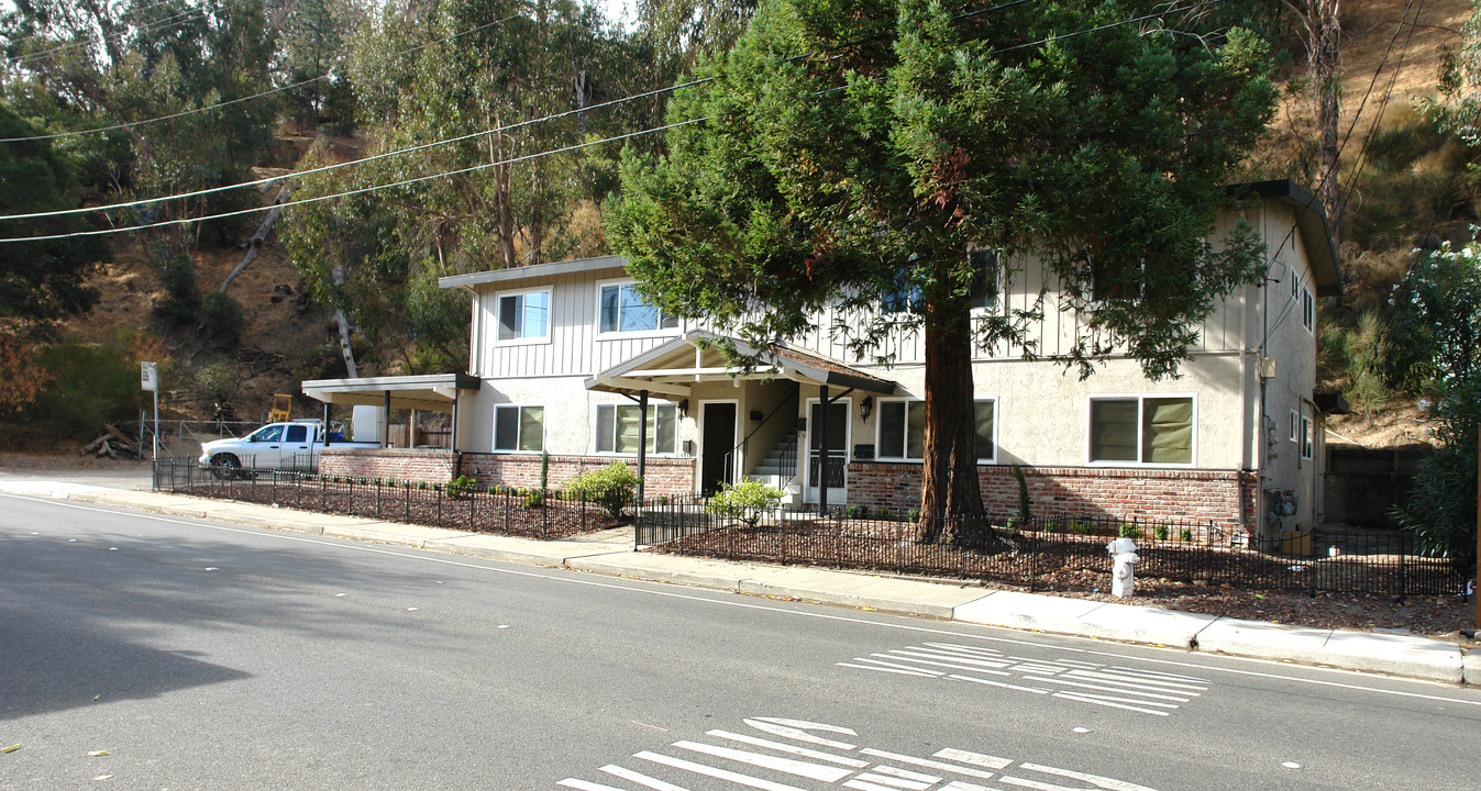 1030 Berrellesa St in Martinez, CA - Foto de edificio