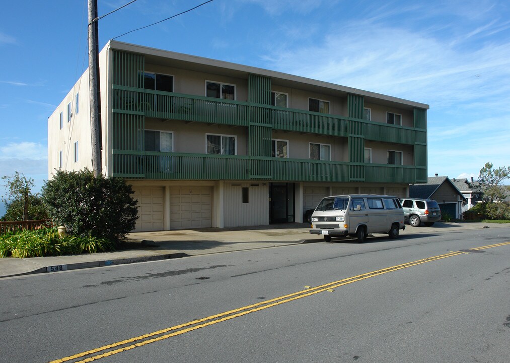 546 Monterey Rd in Pacifica, CA - Building Photo