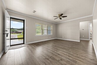 223 Wildwood St in Baytown, TX - Building Photo - Building Photo