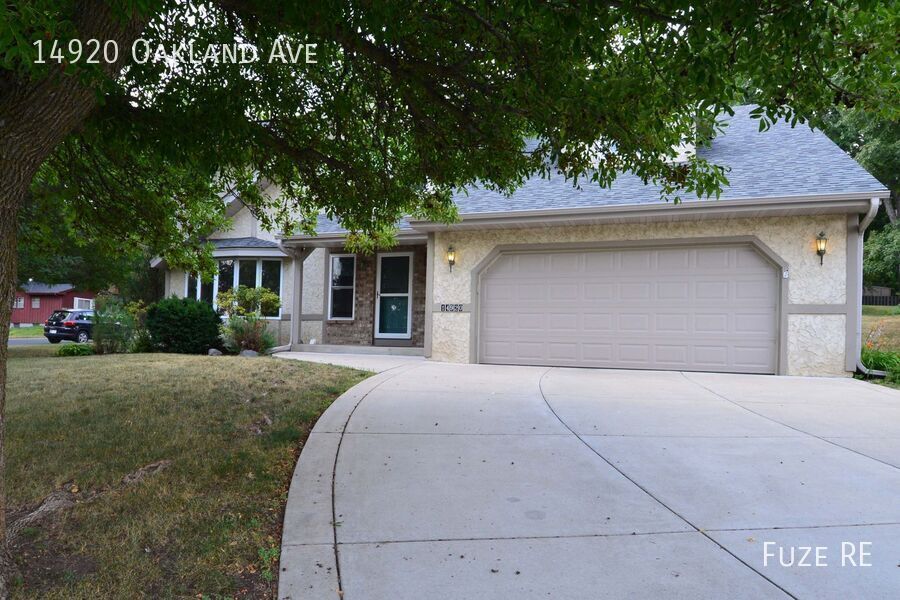 14920 Oakland Ave in Burnsville, MN - Building Photo