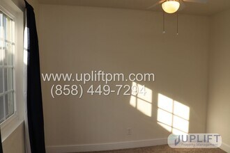 8095 Jade Coast Rd in San Diego, CA - Foto de edificio - Building Photo