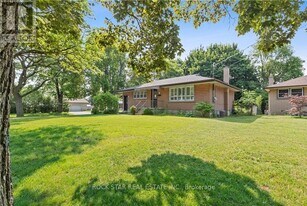 23 Terrance Dr in Brantford, ON - Building Photo