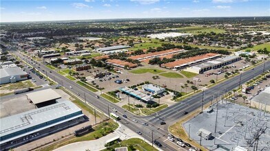 2405 Redbud Ave-Unit -A in McAllen, TX - Foto de edificio - Building Photo