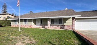 153 Cypress Hill Dr in Grass Valley, CA - Building Photo