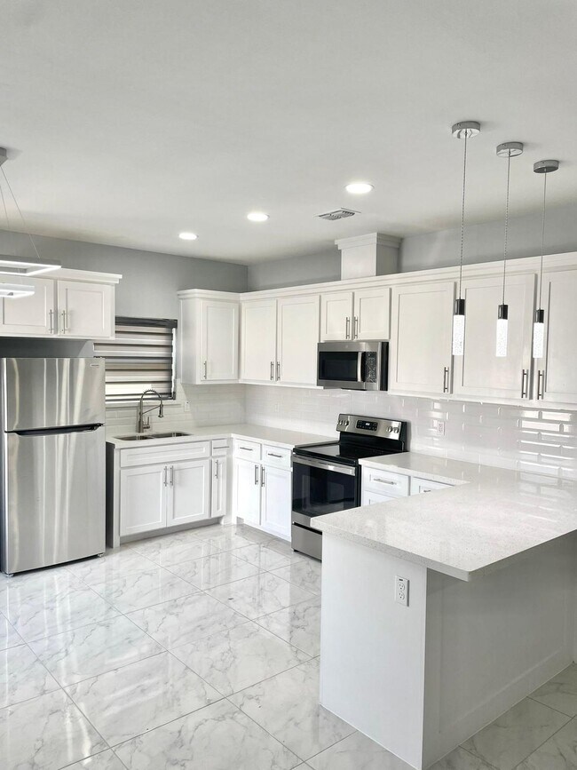 1019 N Abbey Ave, Unit 2 in Edinburg, TX - Foto de edificio - Building Photo