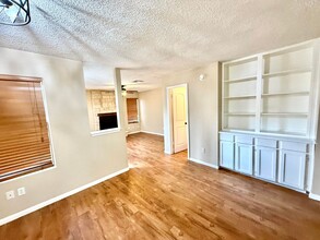 8811 Schick Rd in Austin, TX - Building Photo - Building Photo