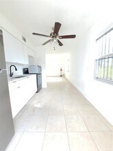 1006 10th St in West Palm Beach, FL - Foto de edificio - Building Photo