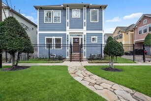 1715 W 24th St in Houston, TX - Building Photo