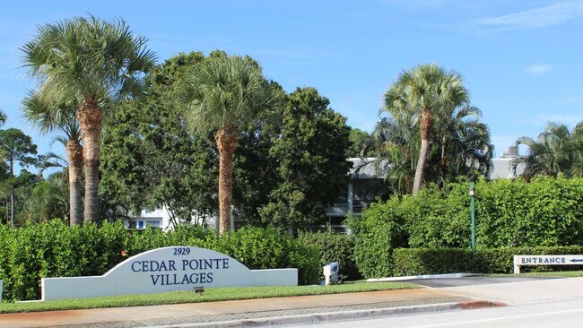 2929 SE Ocean Blvd, Unit B-2 in Stuart, FL - Foto de edificio - Building Photo