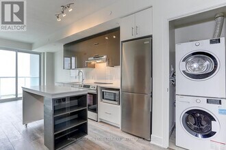 188 Fairview Mall Dr in Toronto, ON - Building Photo - Building Photo