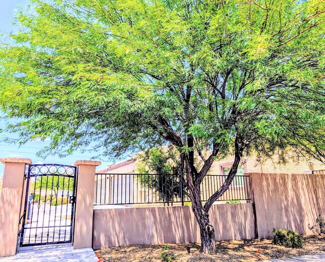 711 Dylan Ct in Wickenburg, AZ - Foto de edificio - Building Photo