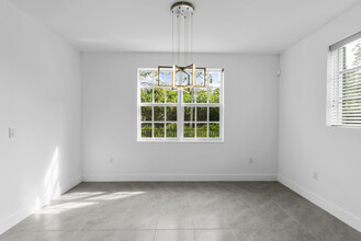 26390 Coco Cay Cir, Unit 102 in Bonita Springs, FL - Foto de edificio - Building Photo