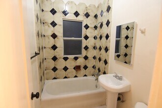 836 Sanborn Ave in Los Angeles, CA - Building Photo - Building Photo